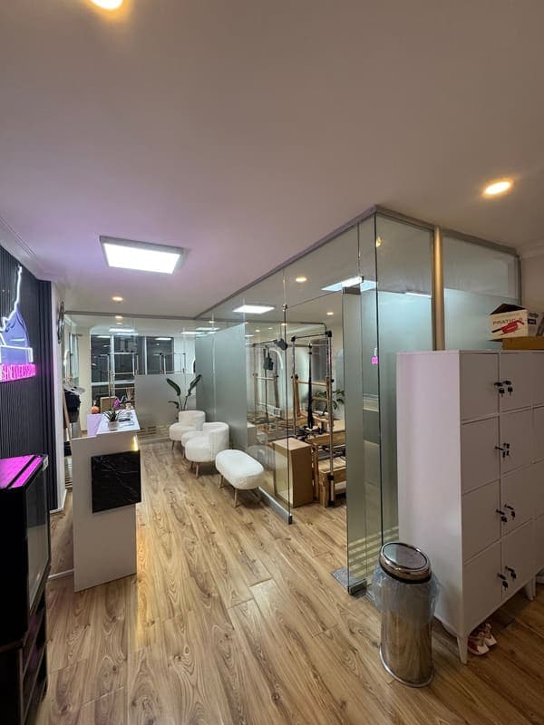 Shine Pilates Studio — Bayraklı pilates stüdyosu