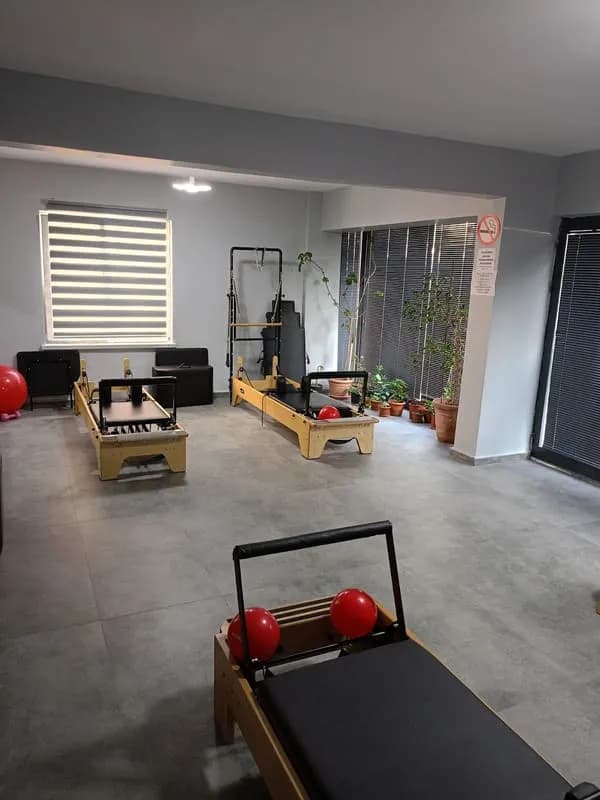 Afyon Pilates Fatma Nur Özek — Merkez pilates stüdyosu