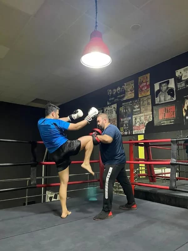 Simya Spor Kulübü - Kick Boks, Reformer, Aletli Pilates, Zumba Kursları — Etimesgut pilates stüdyosu