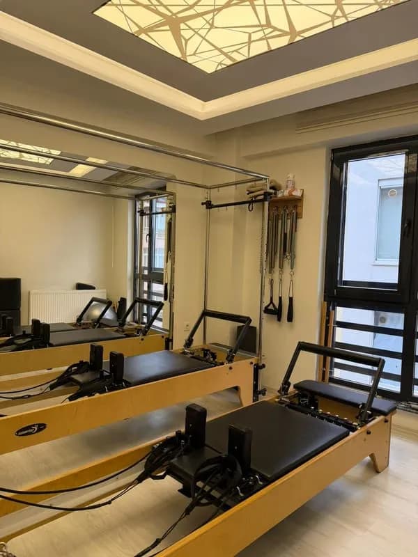 Pilates studio by Didem Özalp — Merkez pilates stüdyosu