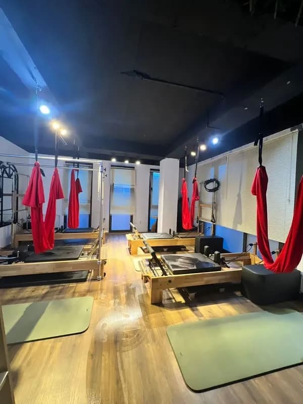 White Pilates Yoga Studio — Sancaktepe pilates stüdyosu