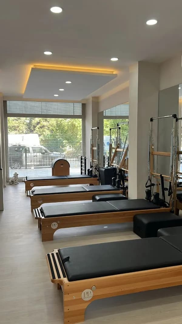 İzel Altunbaş | Nilüfer Reformer Pilates — İhsaniye pilates stüdyosu