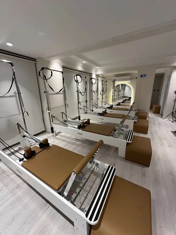 Nua Reformer Pilates Stüdyosu — Buca pilates stüdyosu