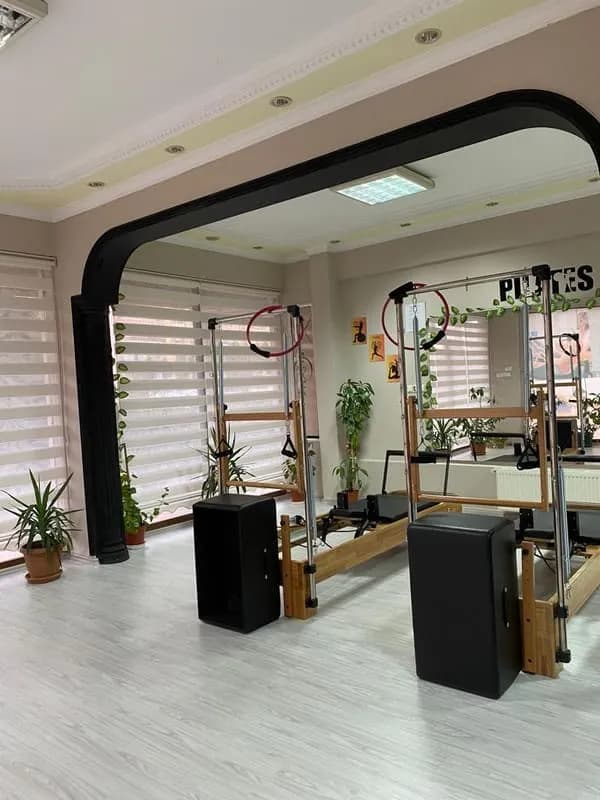 Çağlar Pilates Studıo — Bağlarbaşı pilates stüdyosu