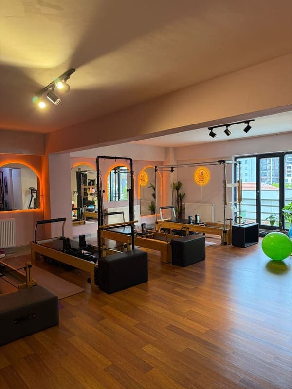 Akademi Pilates Zuhal Demirtaş Çetin — Merkez pilates stüdyosu