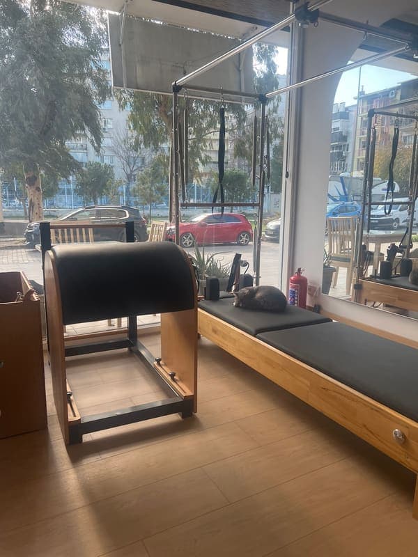 Aqua Pilates Reformer Studio Bornova — Konak pilates stüdyosu