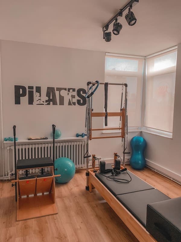 Ece Pilates & Yoga / 4.Levent — Levent pilates stüdyosu