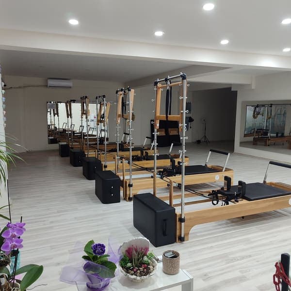 Fast Up PT Pilates Studio — Bornova pilates stüdyosu
