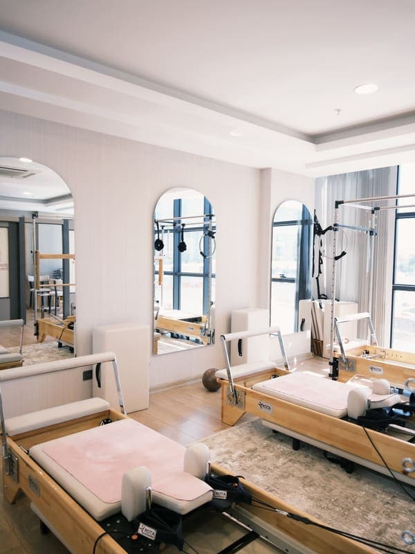 FİZYOTERAPİST Duru Doğruer - Fizik Tedavi & Reformer Pilates — Merkez pilates stüdyosu