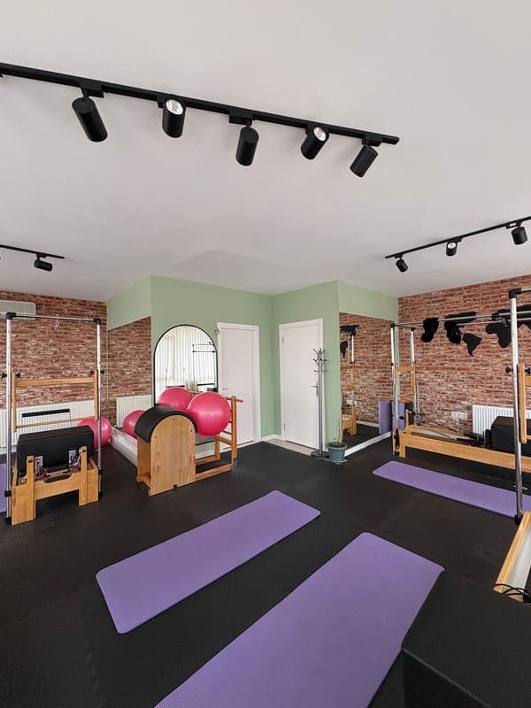 Fizyo Fit & Fab /Schroth Egzersizleri , Skolyoz /Klinik Pilates — Maltepe pilates stüdyosu