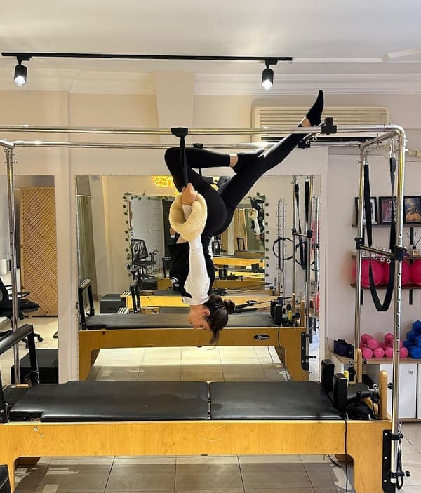 Fizyoterapist Açelya Güzelkokar Defne Reformer Pilates — Antakya pilates stüdyosu