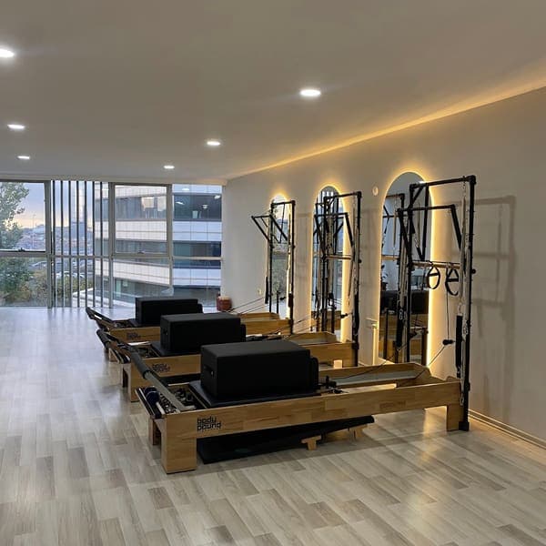 Flow & Form Studio - Pilates/Yoga — Fulya pilates stüdyosu