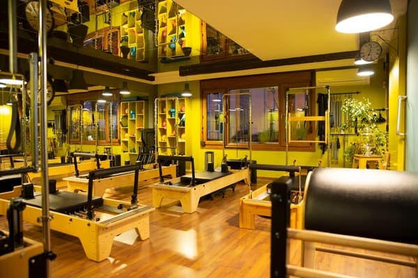 Kadıköy Pilates ⎮Fg Stüdyosu⎮ Hamak Yoga, Reformer Pilates, Medikal Pilates — Caddebostan pilates stüdyosu