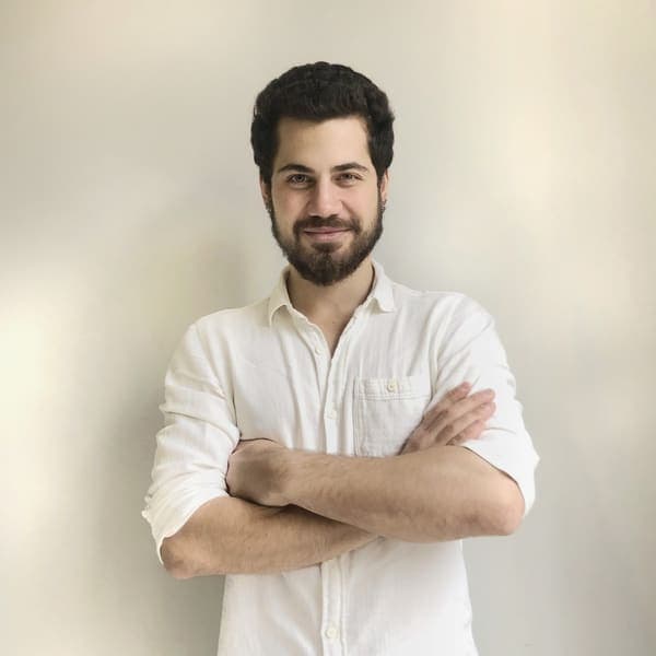 Karaca Klinik Fizyoterapist Alper Karaca Fizyoterapi Manuel Terapi Pilates Yoga — Beyoğlu pilates stüdyosu