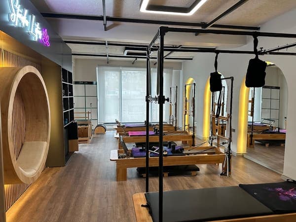 Lotus yoga & pilates stüdyosu — Merkez pilates stüdyosu