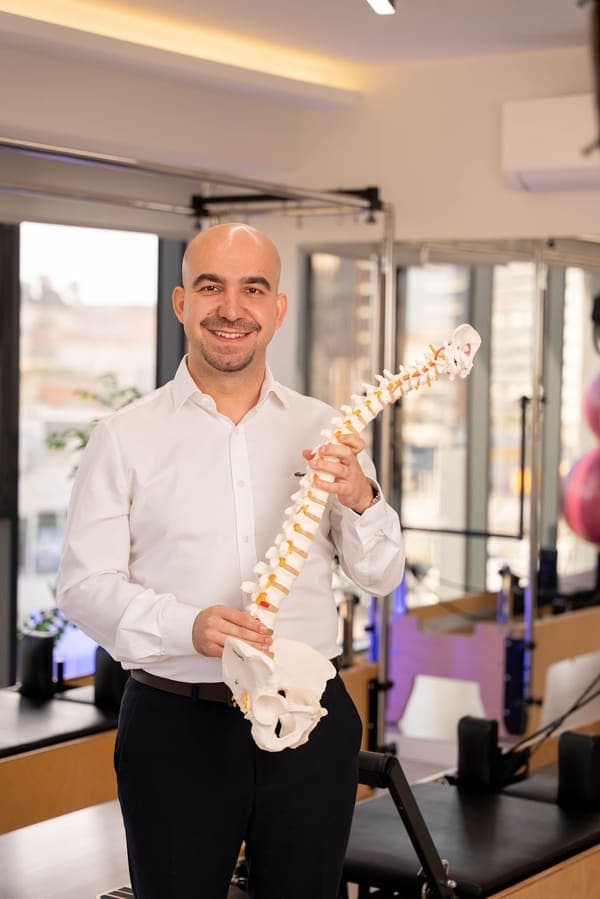 Menemen Fizyoterapist Mehmet Emre Çalışkan / Fizyomec Fizyoterapi ve Reformer Pilates — Menemen pilates stüdyosu
