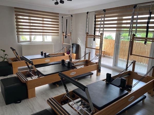 Mona Reformer Pilates Studio — Çiğli pilates stüdyosu