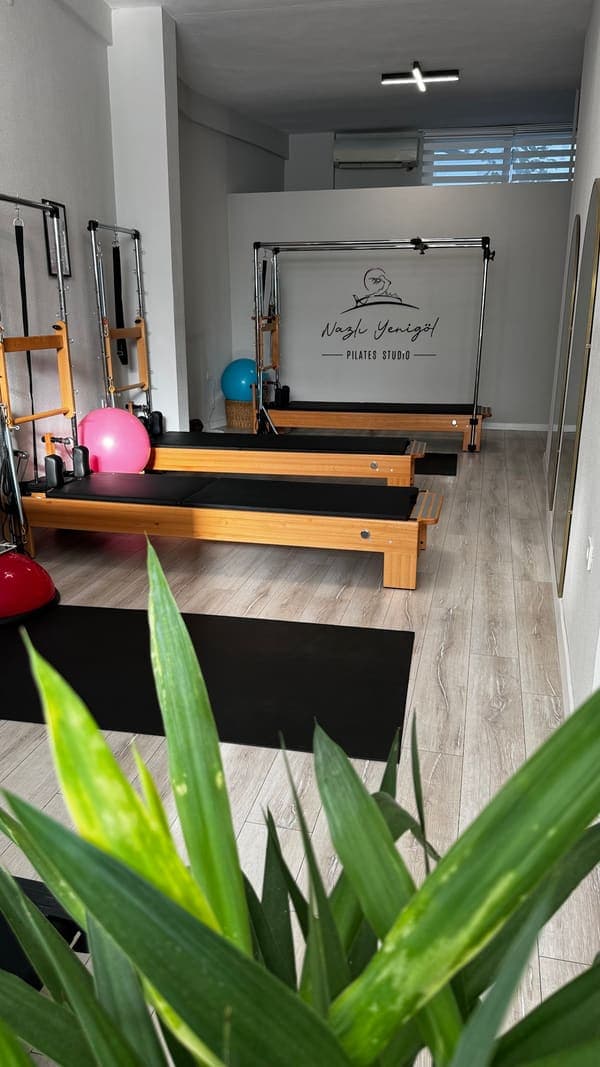 Nazlı Yenigöl Pilates Studio — Çeşme pilates stüdyosu