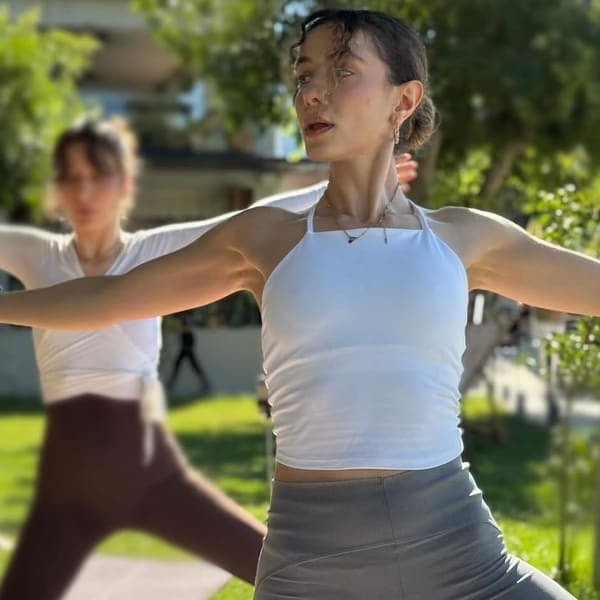 Pilates eğitmeni Ela Umay — Merkez pilates stüdyosu