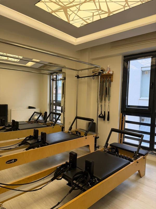 Pilates studio by Didem Özalp — Merkez pilates stüdyosu