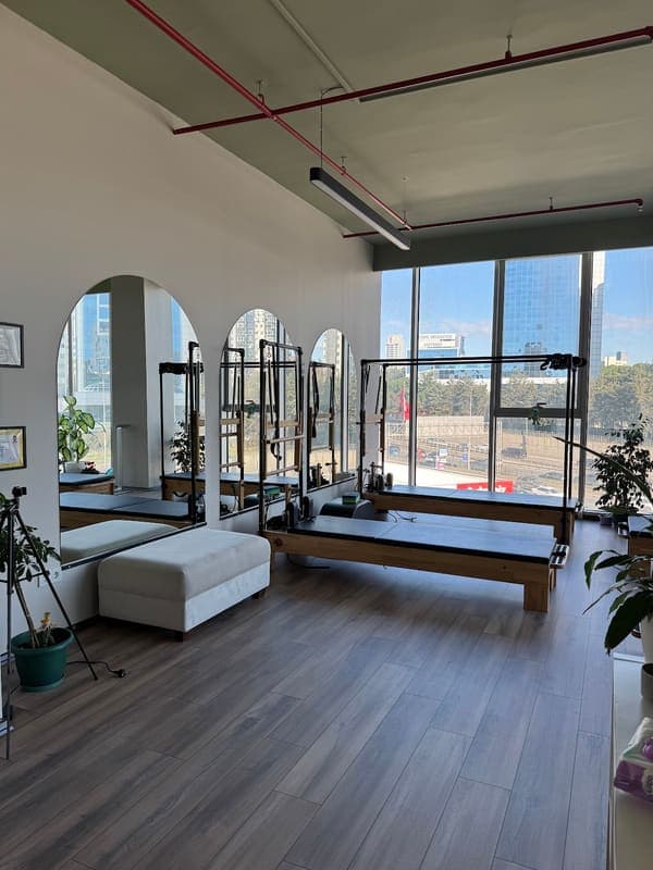 PİNESS Studio | Pilates | Fonksiyonel Antrenman | Personal Trainer | Kurumsal Danışmanlık — Kadıköy pilates stüdyosu
