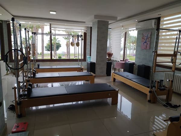 Pink Blue pilates ve yoga — Akdeniz pilates stüdyosu