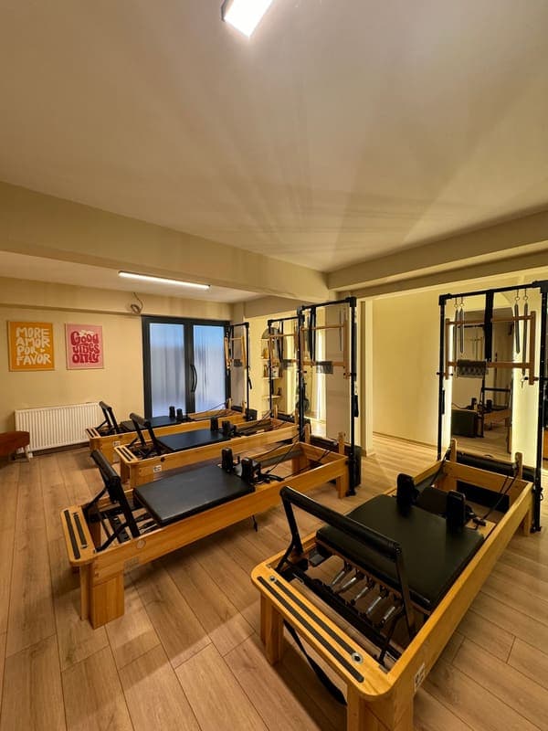 VISIONFITBODY Twin Reformer Pilates Studio — Ragıp Tüzün pilates stüdyosu