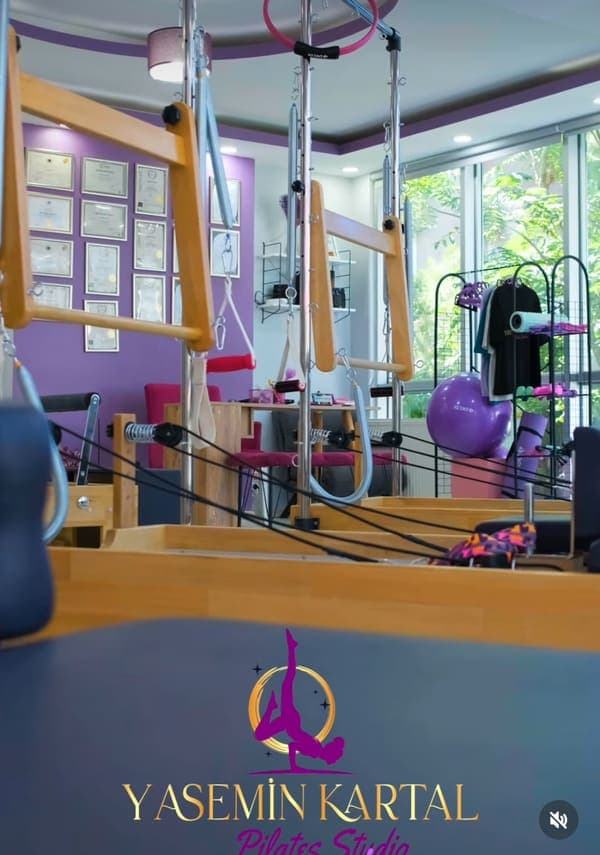 Yasemin Kartal Pilates Studio — Atalar pilates stüdyosu